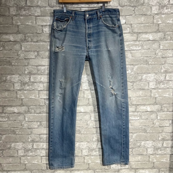 36x36 Vintage 90s Y2K Levi's 501 Button Fly Light Wash Dad Jeans *Flawed* - Picture 12 of 16